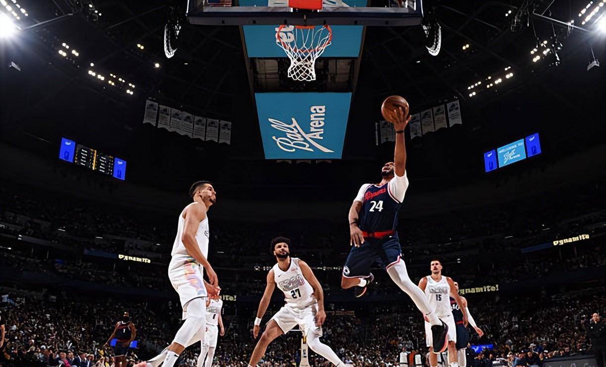 快船队核心球员恢复受伤状态返回球场 快船队核心球员恢复受伤状态返回球场