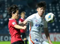 红钻队员拼尽全力，力争登上巅峰