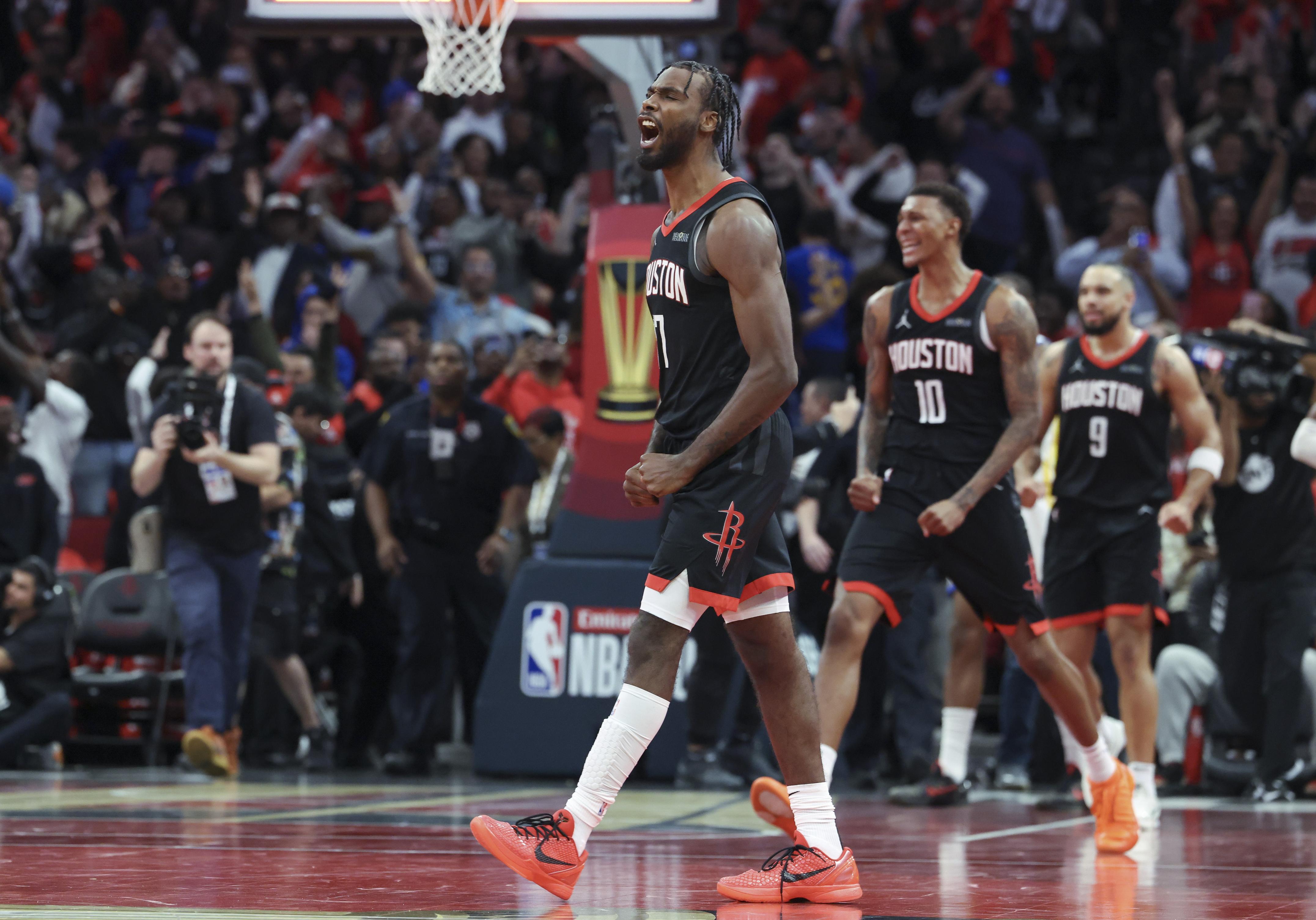 勇士惊艳全场，威少助攻爆棚，冲击季后赛逆转取胜！的简单介绍