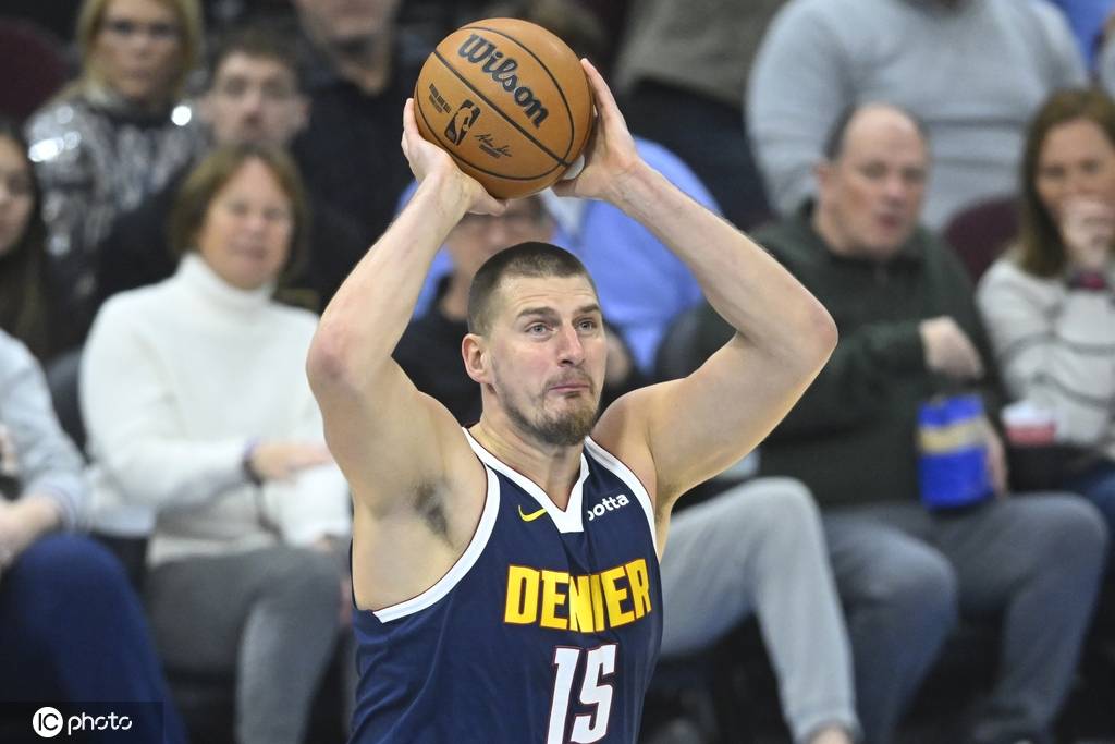 约基奇官方公布新规，唐斯引发争议，爵士球迷热议！