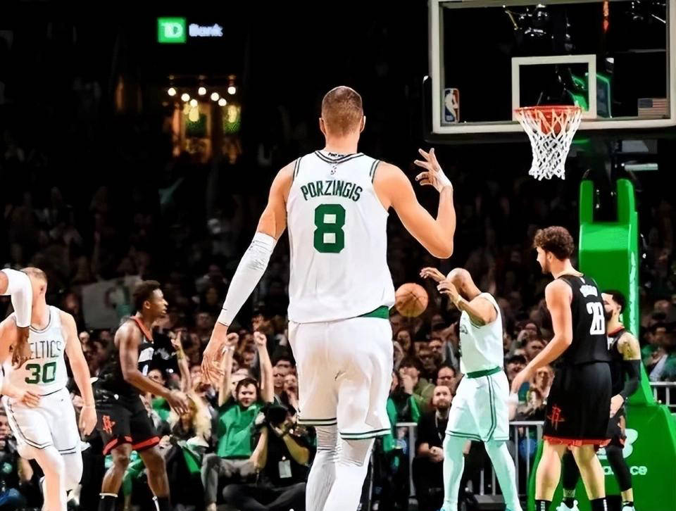 波尔津吉斯官方公布新规,命运悬念引发争议,76人球迷热议! 波尔津吉斯官方公布新规,命运悬念引发争议,76人球迷热议!