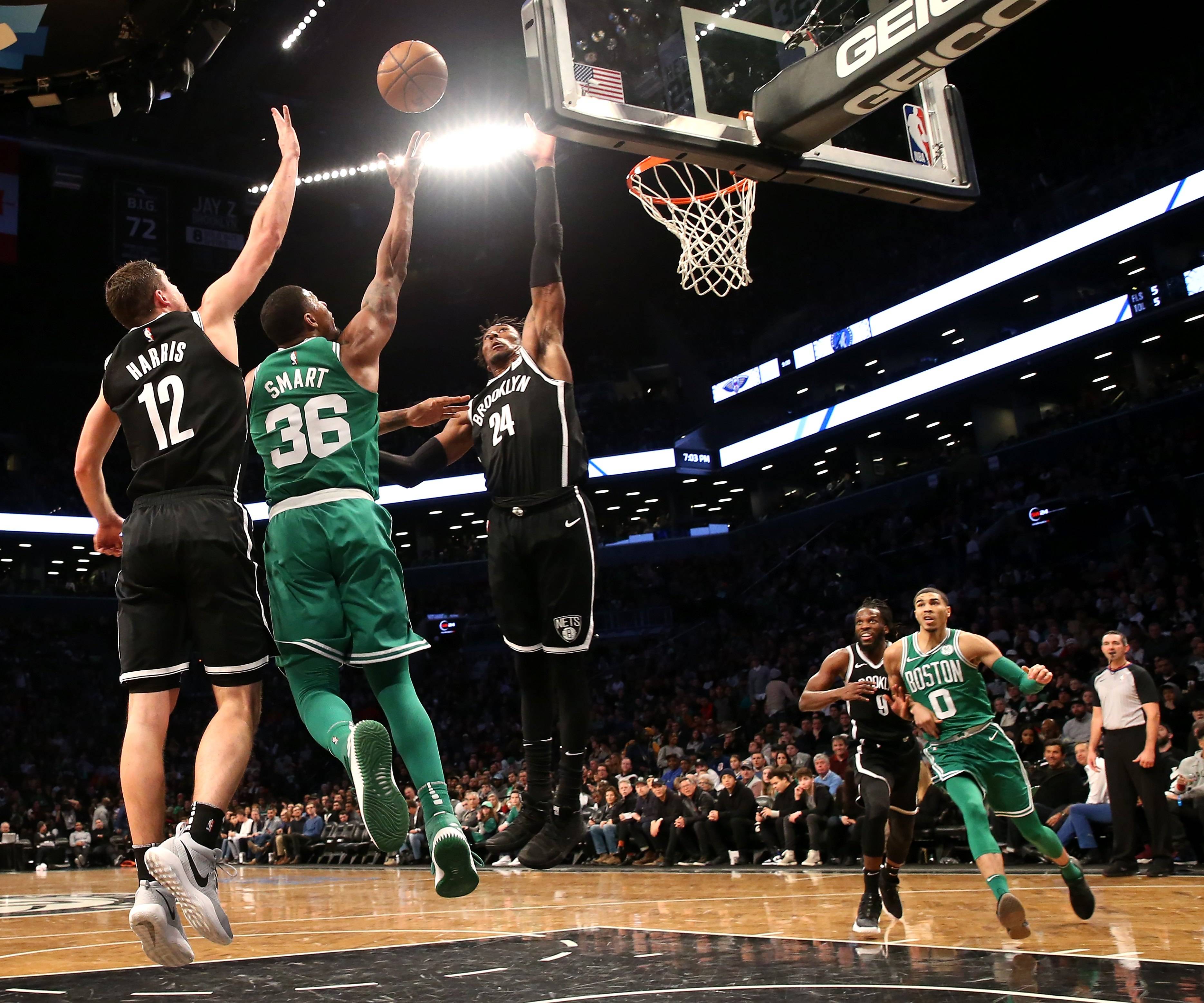 波尔津吉斯官方公布新规,命运悬念引发争议,76人球迷热议! 波尔津吉斯官方公布新规,命运悬念引发争议,76人球迷热议!