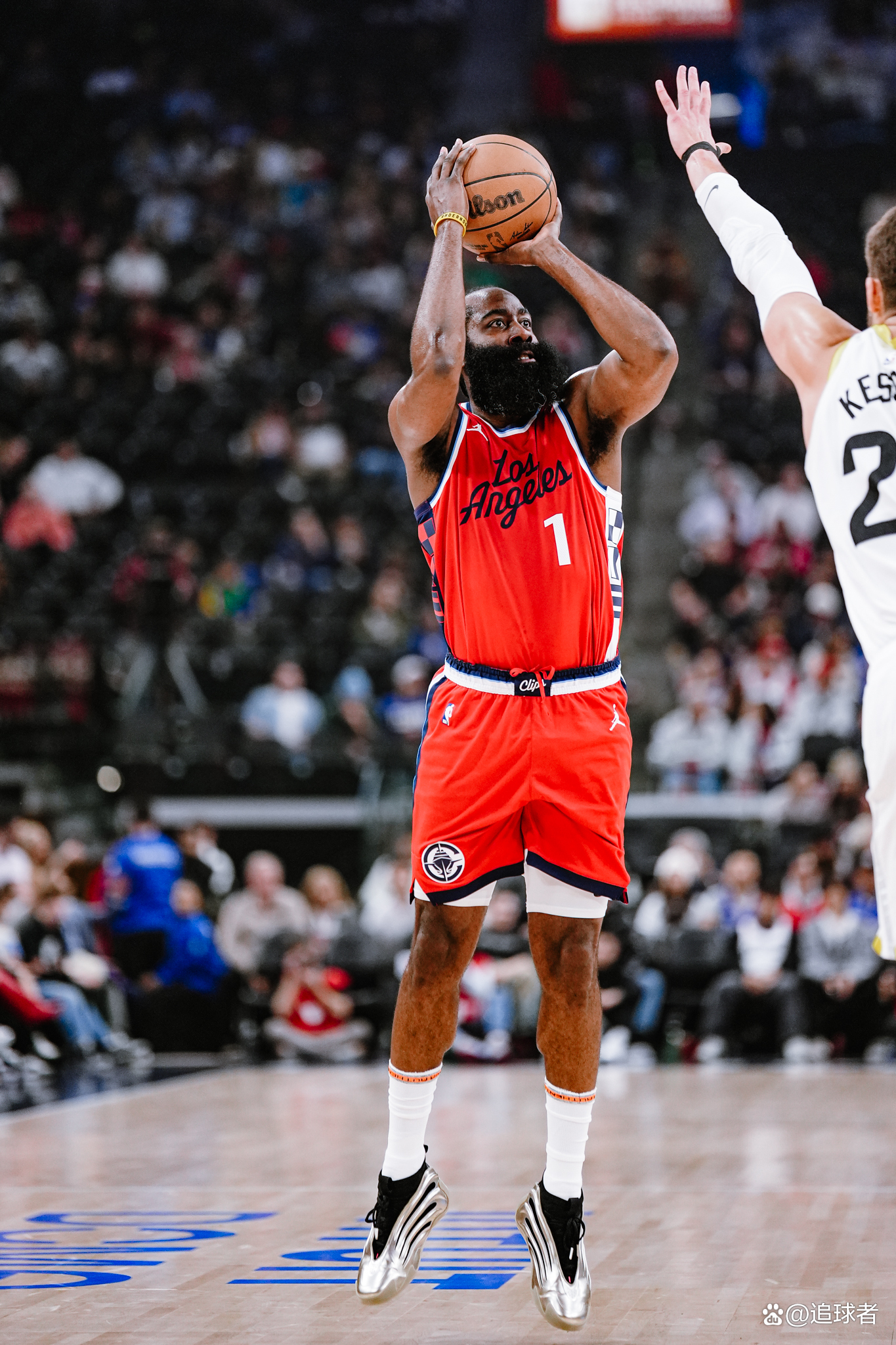 哈登连续五场比赛得分超过大胜,掘金挑战极限! 哈登连续五场比赛得分超过大胜,掘金挑战极限!